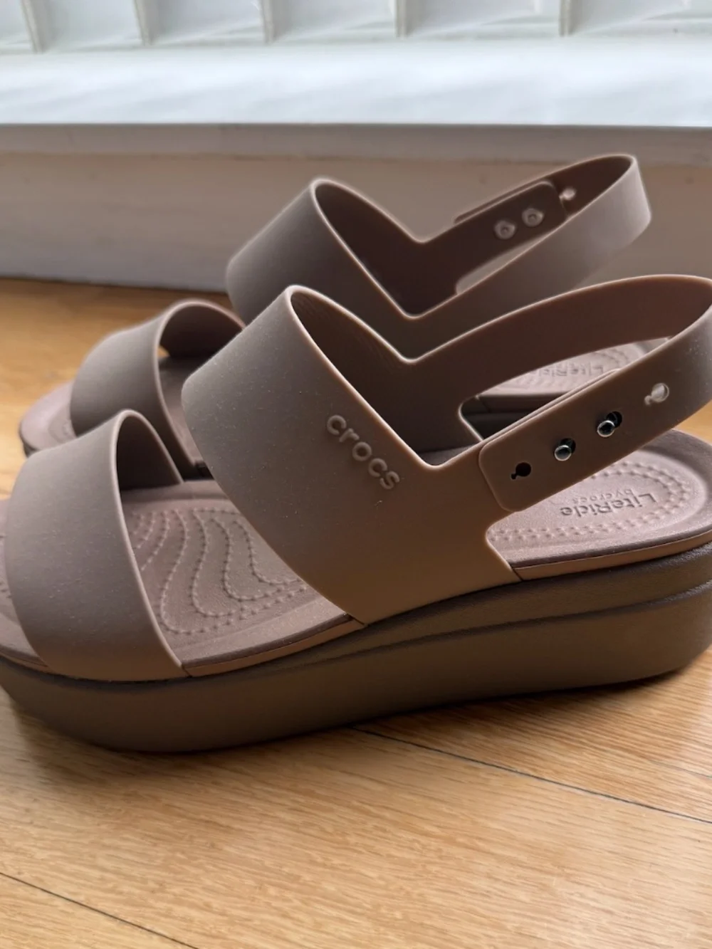 CROCS Brooklyn Low Wedge LiteRide in Taupe Size 8